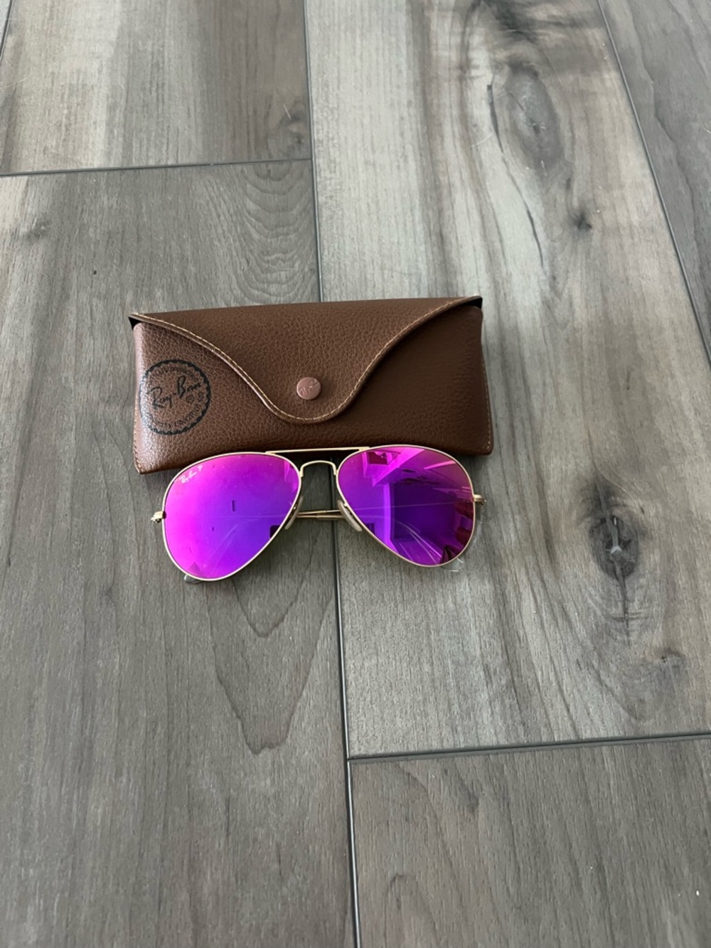 Ray-Ban Gold Aviator Sunglasses with Pink Lenses
